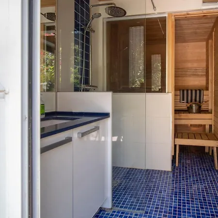 House With Jacuzzi And Sauna